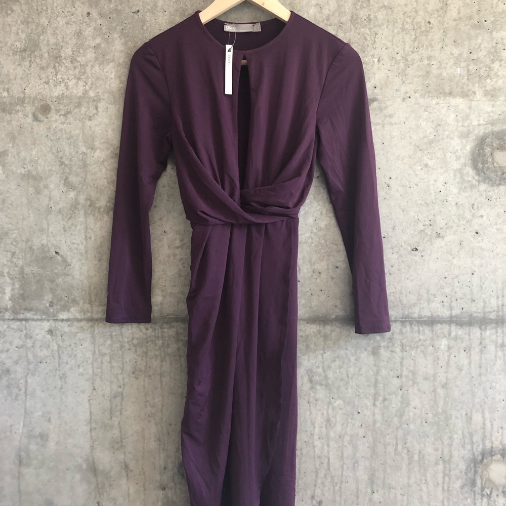Long sleeved, keyhole neckline mini dress